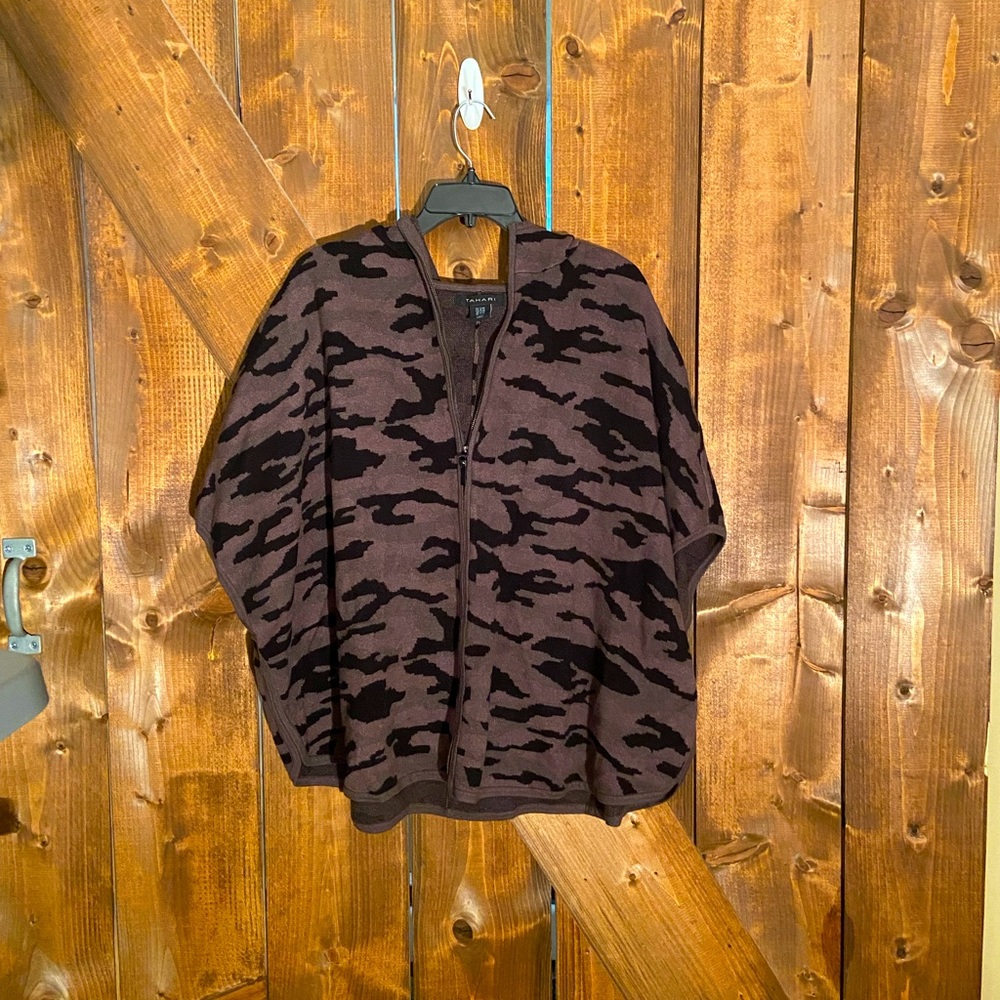 Tahari sleeveless cardigan size small